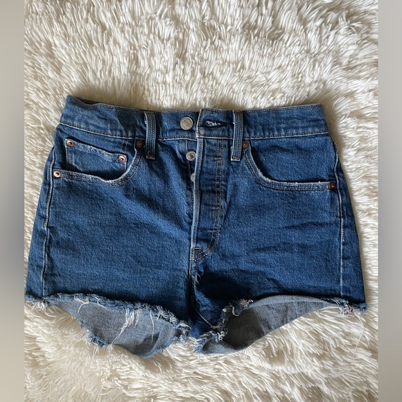 Levi’s 501® HIGH RISE BUTTON FLY WOMEN'S SHORTS - Picture 3 of 4